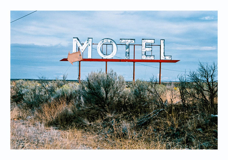 Motel sign, Grand Coulee, Washington – Art print by John Margolies — Ansicht 3