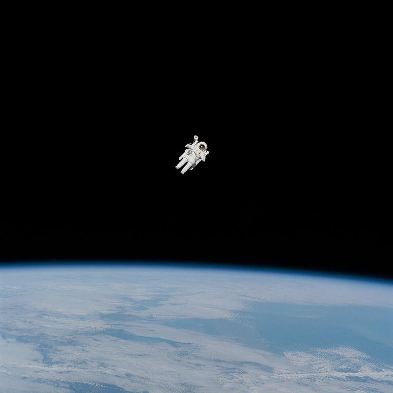 Astronaut in Raumanzug NASA Poster – Handdrucke Berlin — Ansicht 3
