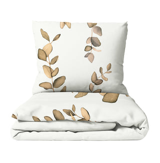 Leslis „Eukalyptus“ Bettwäsche in Beige, OEKO‑Tex, GOTS‑Farben, wahlweise Satin‑Baumwolle oder Musselin, Standardgrößen 100×135/40×60 & 135×200/80×80.
