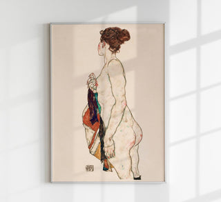 Standing Woman with a Patterned Robe – Egon Schiele Kunstdruck