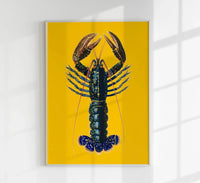 The Yellow Lobster Poster – Kunstdruck Hummer maritime Wanddeko handgefertigt Berlin — Ansicht 1