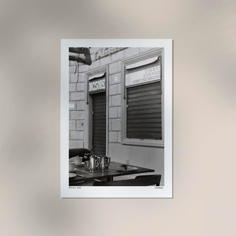 Coffee in Florence Poster by Cannanas – Kunstdruck Schwarz-Weiß — Ansicht 3