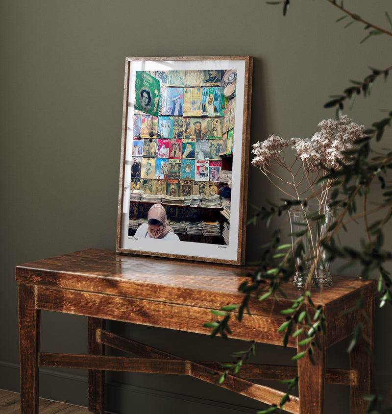 Magazine in Cairo Poster by Cannanas – Kunstdruck — Ansicht 2
