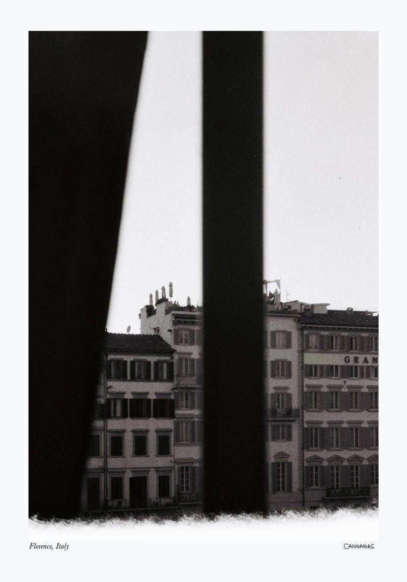 Sale: Window in Florence Poster by Cannanas – S Größe Fine Art Print — Ansicht 2