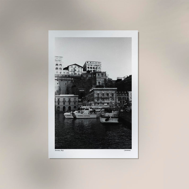 Sorrento, Italy Poster by Cannanas – Schwarz-Weiß Fotografie — Ansicht 3