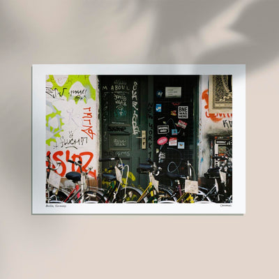 Bikes in Berlin Poster by Cannanas – Kunstdruck