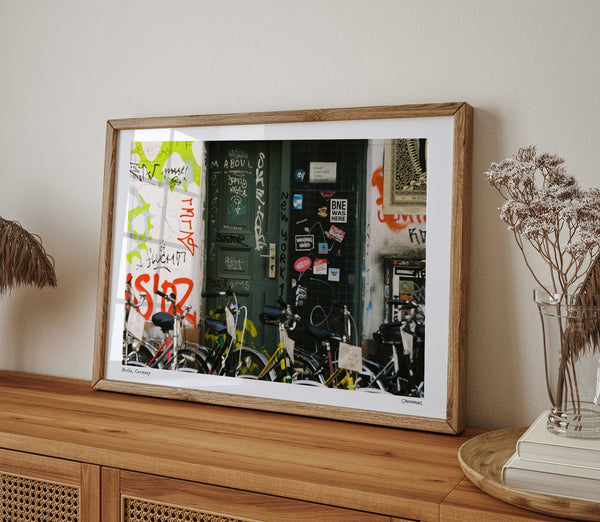 Bikes in Berlin Poster by Cannanas – Kunstdruck