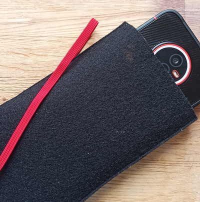 Felt Sleeve 22 Black – Handmade Protective Case with Red Strap for Volla Phone 22