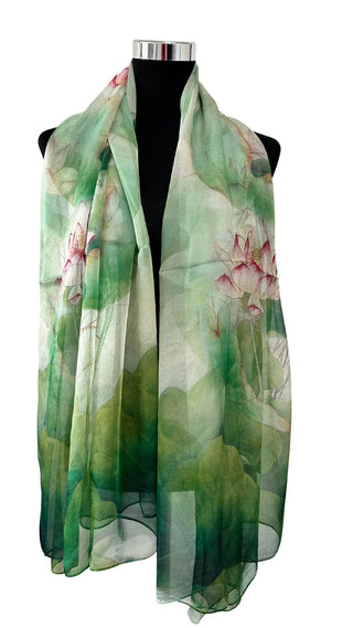 Seidenschal Lotusblumen Grün | 100 % Maulbeerseide | Luxuriös & elegant