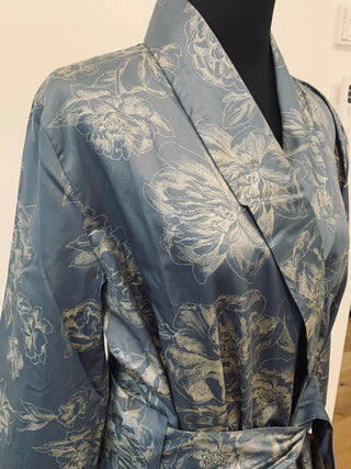 Satin Kimono Silver Blue Peony – 100% Baumwolle | Satin 300 TC | Bügelleicht