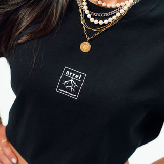 Nahaufnahme don't be racist unisex oversized t-Shirt für Frauen in schwarz mit arrel logo