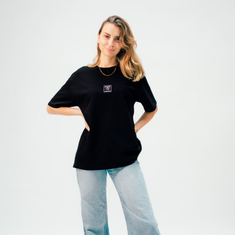 "don't be racist" Unisex Oversized Organic Cotton T-Shirt Black — Ansicht 3