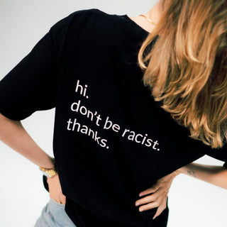 Rückansicht des schwarzen don't be racist oversized t-shirts für Frauen
