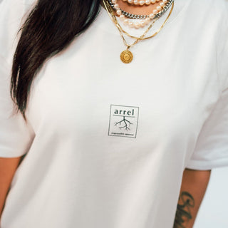 don't be racist oversized unisex statement shirt weiß vorne mit arrel Logo für Frauen