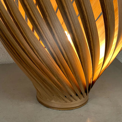Stehleuchte Ardere fineline collection – Holz handgefertigt
