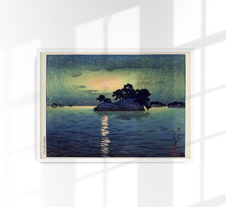 Matsushima in Moonlight von Kawase Hasui als Fine Art Canvas Poster: Poetische Shin Hanga Mondnacht über der berühmten japanischen Bucht für Zen-Räume.
