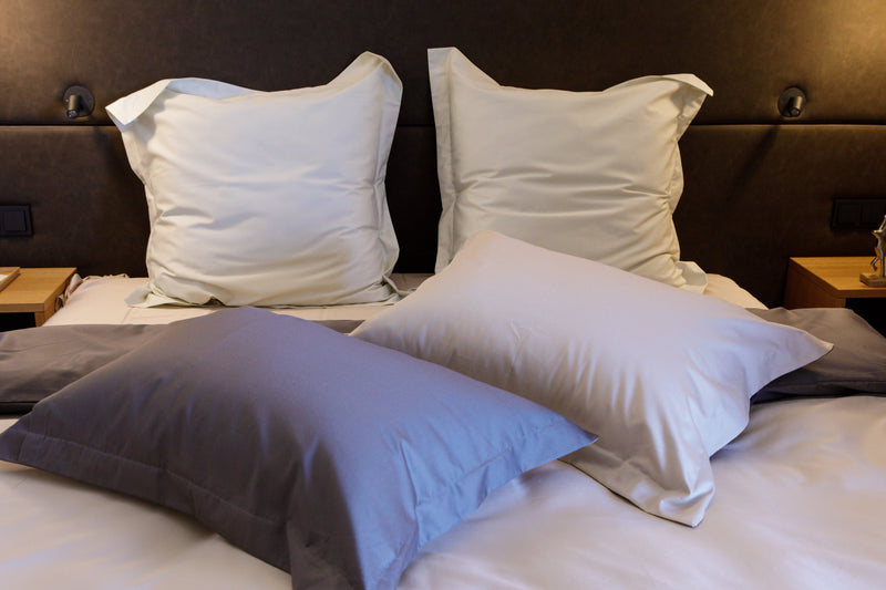 Kissenbezüge Set Twist grey&beige – 100 % mercerisierte Baumwolle, Schweizer Satin 300 TC, bügelleicht — von der Thannen Luxury Bedding