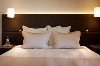 Bettwäsche Set Twist beige & white – 100% Baumwolle | Satin 300 TC | Pflegeleicht