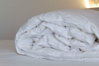 Ganzjahresdecke Daunen Comfort – 90% Gänsedaunen | 100% Baumwolle | Schlafkomfort Ganzjährig