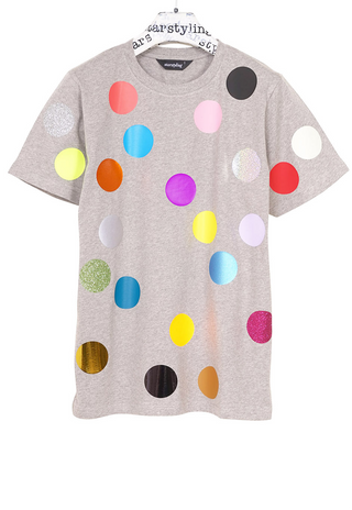Unisex T‑Shirt mit multicoloren Punkten allover; weicher Baumwoll‑Jersey, flexibler Druck, handveredeltes Unikat – farbiges Statement für jeden Tag.
