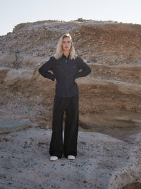 Dark Denim Shirt – Organic Cotton | Oversized Fit | Made in Portugal — Ansicht 2