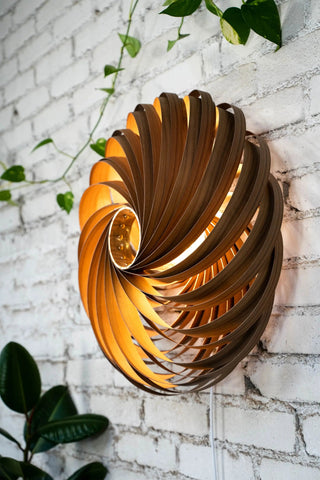 Wandleuchte 'Veneria' aus Nussbaum 60 cm Gofurnit