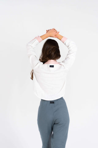 Linen Blouse – 100 % Leinen | Ansteck-Krawatte | Business‑tauglich