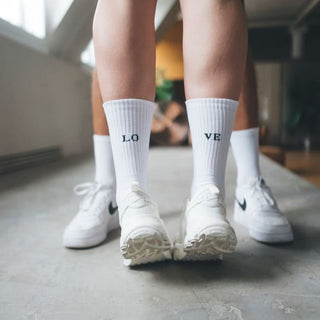 Love Statement Socken von arrel hinten platziert mit Sneaker