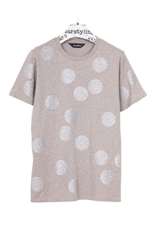 Unisex T‑Shirt aus 100 % Baumwolle mit großen Glitzerpunkten allover; flexibler Glitter‑Print, leicht und komfortabel – Handwäsche separat empfohlen.
