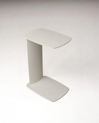 C-förmiger Beistelltisch STANDBY aus Aluminium von Siqual Design in Weiß