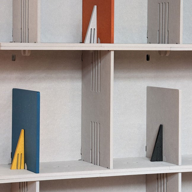 CLIPHUT Buchstütze – Modulares Designobjekt aus Holz, werkzeuglos montierbar — Ansicht 2