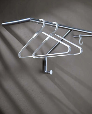 Minimalistischer Design-Kleiderbügel Unique in Cremeweiß – ideal für helle Garderoben