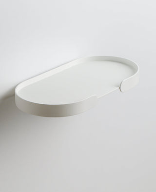 Wandregal aus Metall BUTLER Shelf von Siqual Design in Weiß mit schwebender Optik und klarer Form