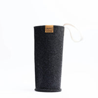 CARRY Sleeve – Handgenähte Trinkflaschenhülle aus Upcycling Filz — Ansicht 12