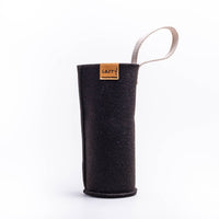 CARRY Sleeve – Handgenähte Trinkflaschenhülle aus Upcycling Filz — Ansicht 10
