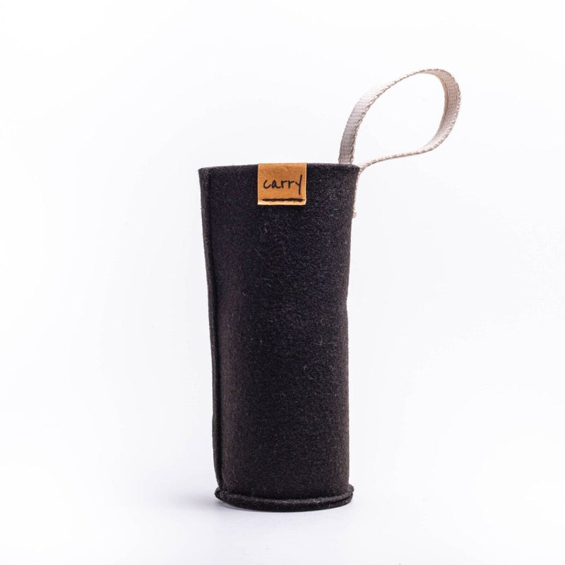 CARRY Sleeve – Handgenähte Trinkflaschenhülle aus Upcycling Filz — Ansicht 10