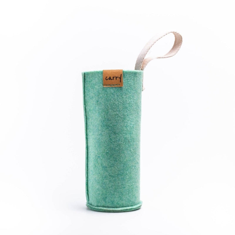 CARRY Sleeve – Handgenähte Trinkflaschenhülle aus Upcycling Filz — Ansicht 1