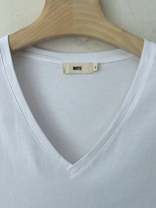 V-Neck Shirt aus Organic Cotton – femininer Schnitt | minimalistisches Design | nachhaltige Baumwolle