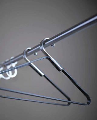 Silver Unique Kleiderbügel in Schwarz – stabiler Metallbügel im modernen Look