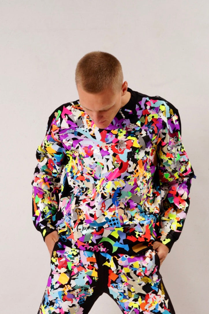 Dirt Allover Sweater – Unisex Upcycled Hoodie with Layered Print — Ansicht 4