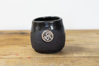 Mug with mountain motif – handcrafted from Black Forest clay — Ansicht 1