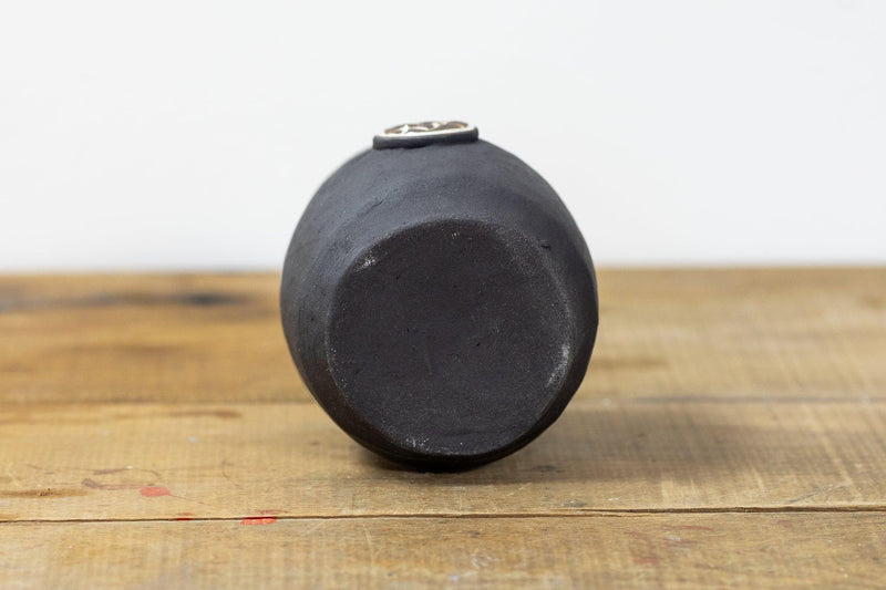 Mug with mountain motif – handcrafted from Black Forest clay — Ansicht 2