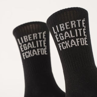 Liberté. Égalité. FCKAFDÉ Statement Socken in schwarz Nahaufnahme