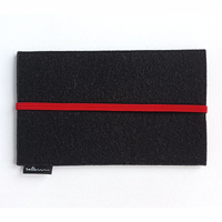Felt Sleeve 22 Black – Handmade Protective Case with Red Strap for Volla Phone 22 — Ansicht 1