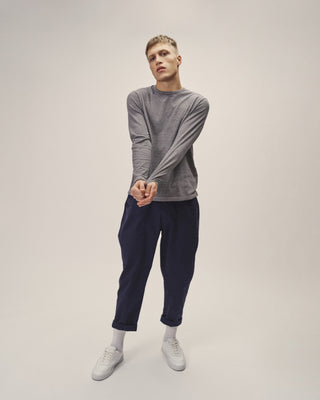 Herren Longsleeve, Regular Fit mit Streifen in Anthrazit-Grau Melange aus Bio-Baumwolle von WOTE - fair und nachhaltig in Portugal produziert, Frontansicht