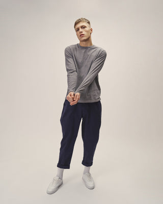 Herren Longsleeve, Regular Fit mit Streifen in Anthrazit-Grau Melange aus Bio-Baumwolle von WOTE - fair und nachhaltig in Portugal produziert, Frontansicht