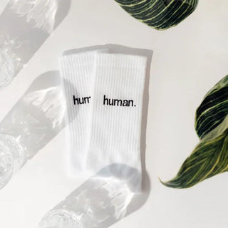 human. Statement Socken – Bio-Baumwolle | EU-Produktion | Statement für Menschlichkeit