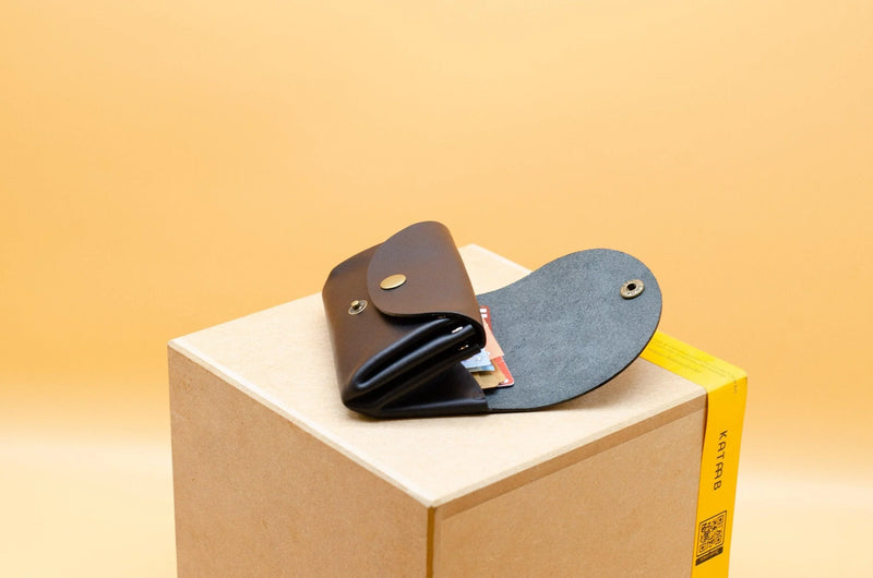 Minimalist Women's Wallet – Handcrafted Full-Grain Leather — KATAAB