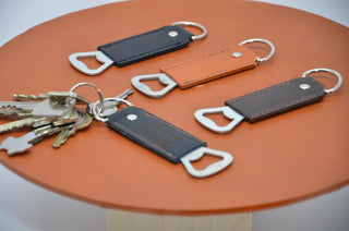 Leder Schlüsselanhänger mit Gravur – Multifunktionaler Flaschenöffner, Geschenk für ihn