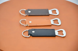 Leder Schlüsselanhänger mit Gravur – Multifunktionaler Flaschenöffner, Geschenk für ihn